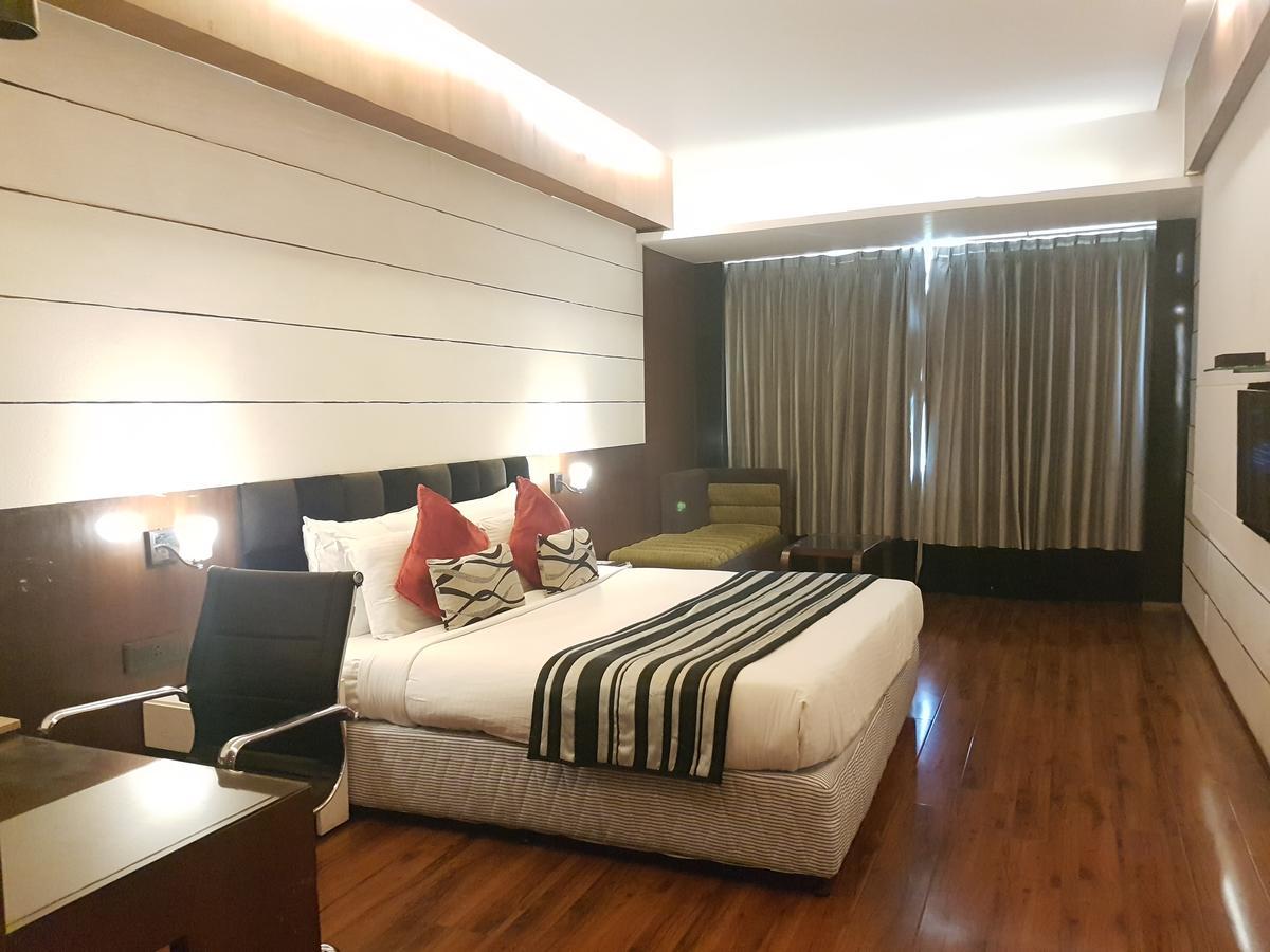 Hotel Gk International Chandīgarh Extérieur photo