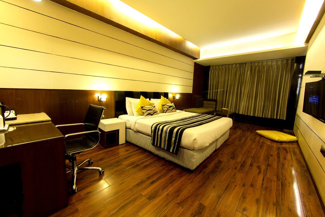 Hotel Gk International Chandīgarh Extérieur photo
